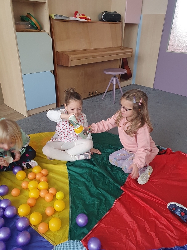 Karnevalový rej ve školce
