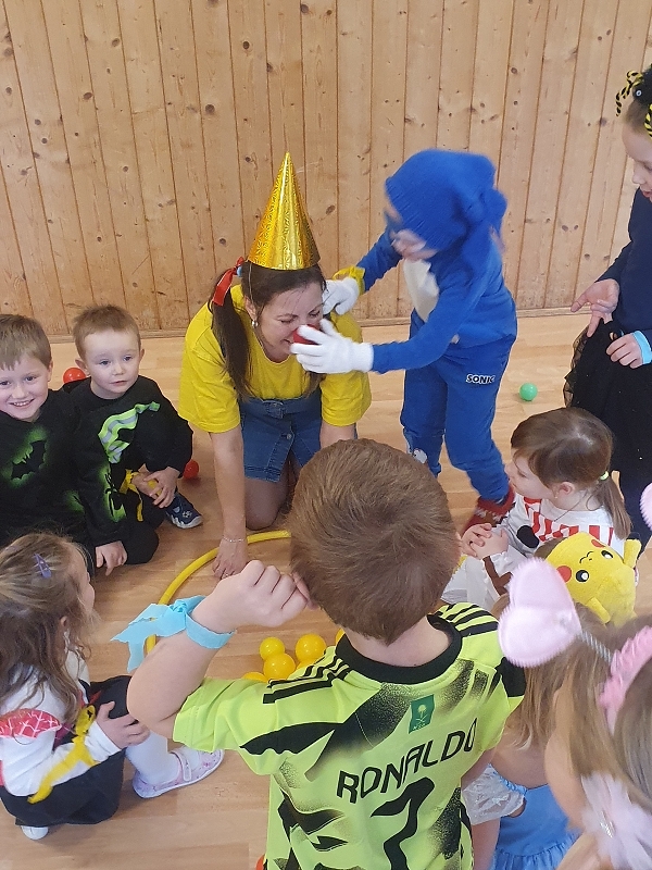 Karnevalový rej ve školce