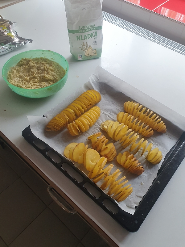 Na poli - třídní bramboriáda