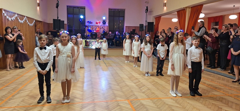 Předtančení žáků školy na školním plese 2025