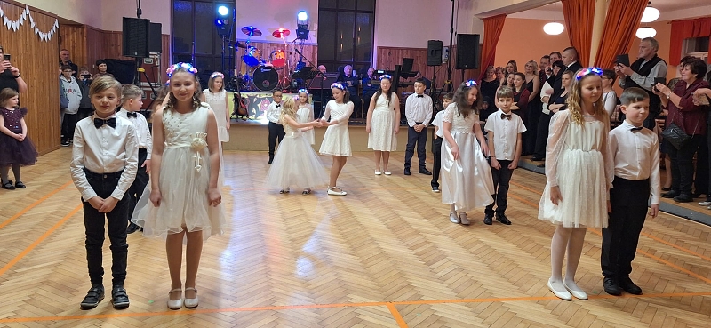 Předtančení žáků školy na školním plese 2025