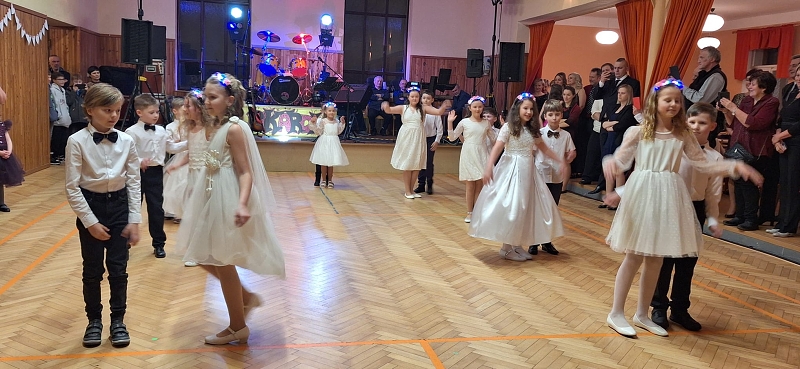 Předtančení žáků školy na školním plese 2025