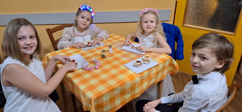 Předtančení žáků školy na školním plese 2025
