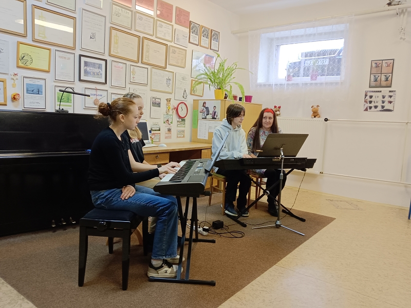 Z pohádky do pohádky - hudební program Dana Makovská