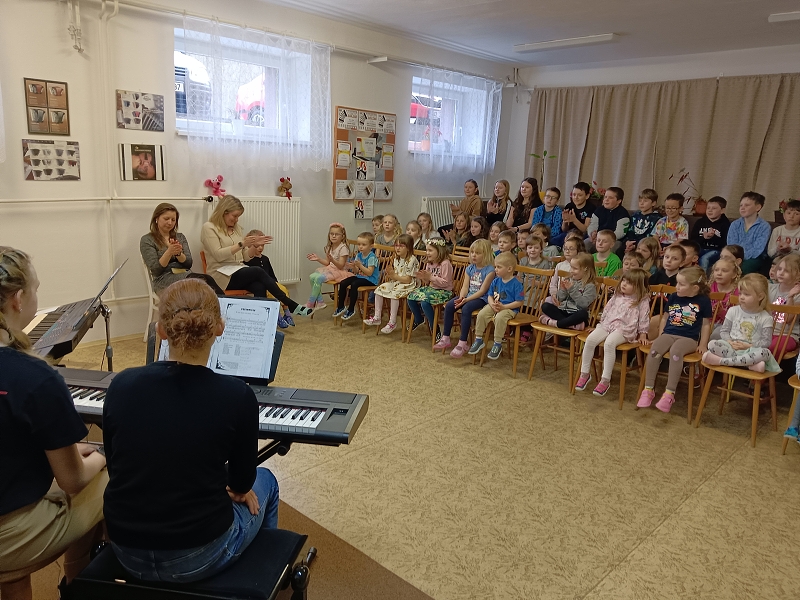 Z pohádky do pohádky - hudební program Dana Makovská