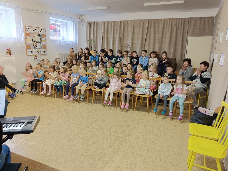 Z pohádky do pohádky - hudební program Dana Makovská