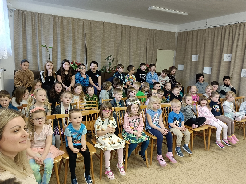 Z pohádky do pohádky - hudební program Dana Makovská