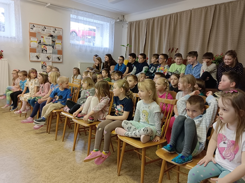 Z pohádky do pohádky - hudební program Dana Makovská
