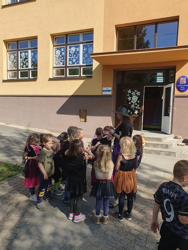 Krteček a svátky jara 2 část - Čarodějnice