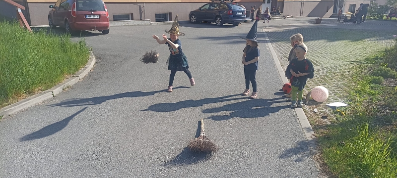 Krteček a svátky jara 2 část - Čarodějnice