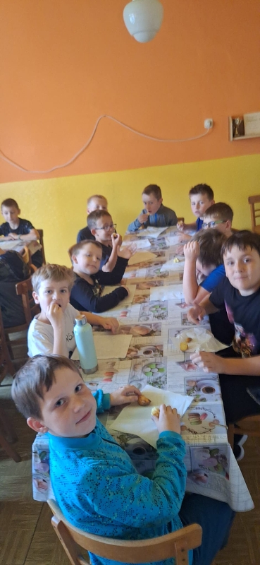 Tradiční podzimní pečení brambor s dětmi  v družině