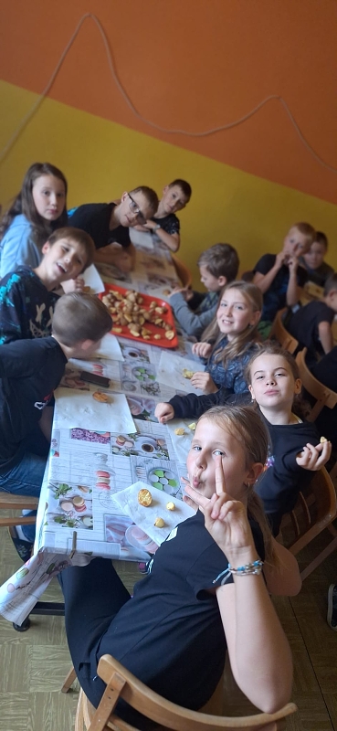 Tradiční podzimní pečení brambor s dětmi  v družině