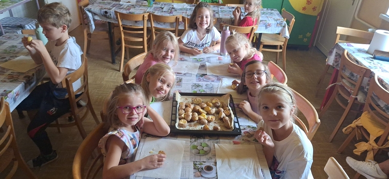Tradiční podzimní pečení brambor s dětmi  v družině