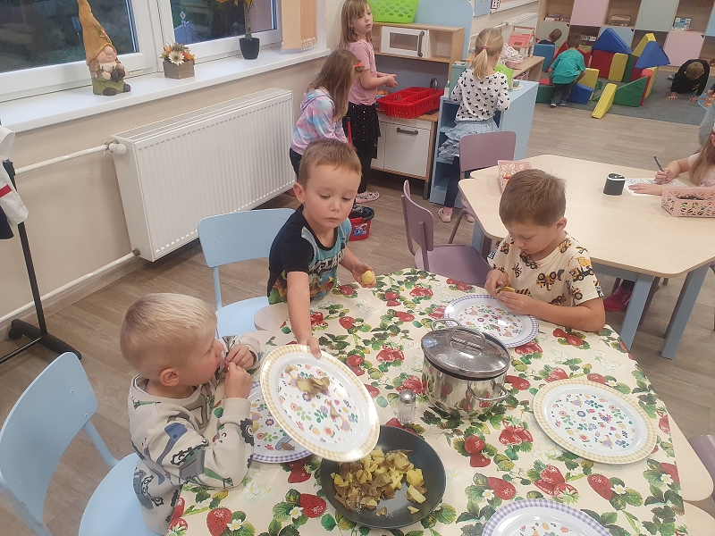 Na poli + třídní bramboriáda