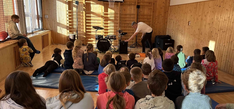 Škola v rytmu Bubenická show P.Břízy