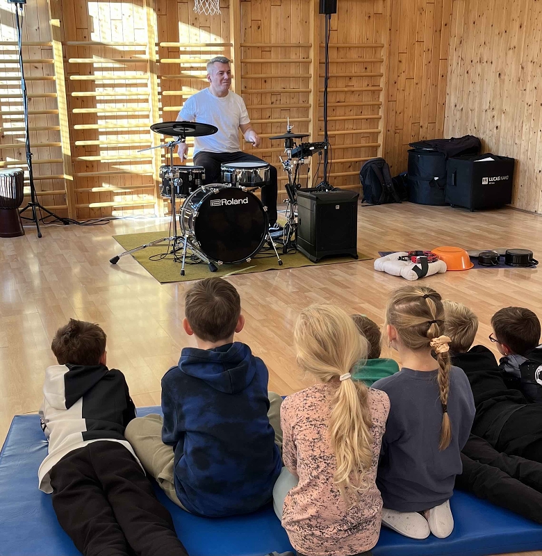 Škola v rytmu Bubenická show P.Břízy