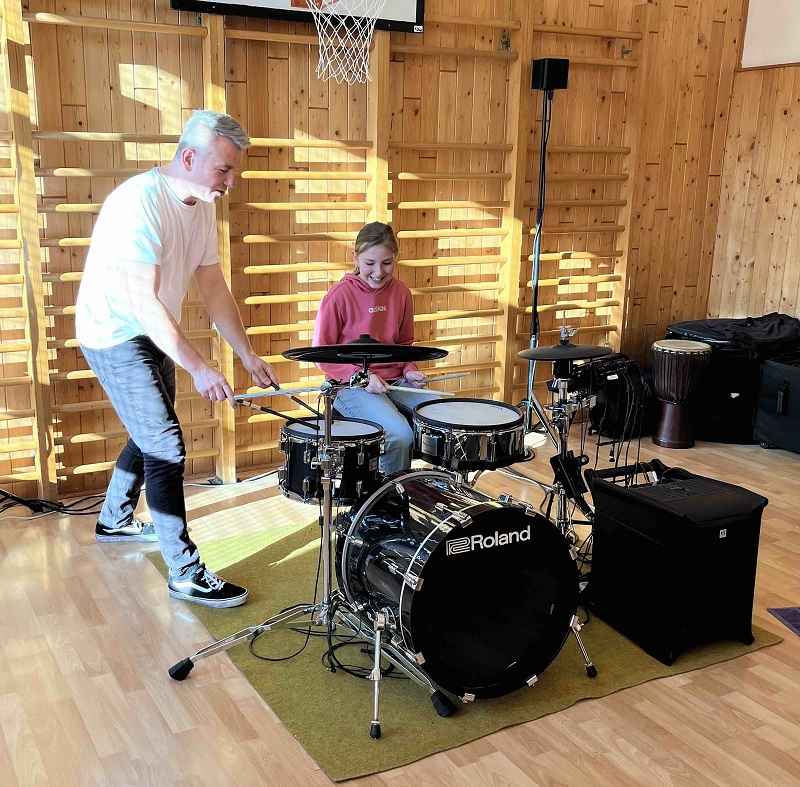 Škola v rytmu Bubenická show P.Břízy