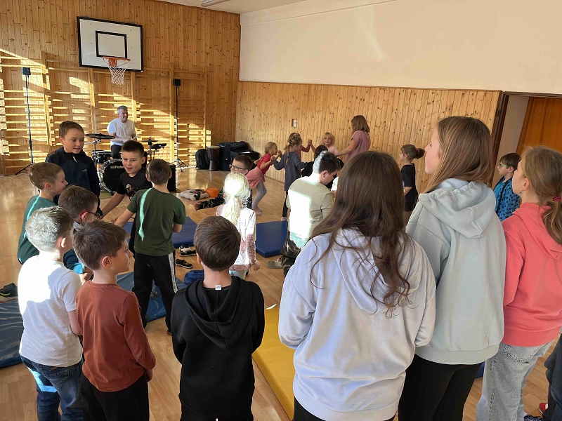 Škola v rytmu Bubenická show P.Břízy