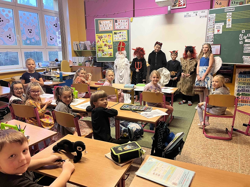 Mikuláš, anděl a čerti ve škole
