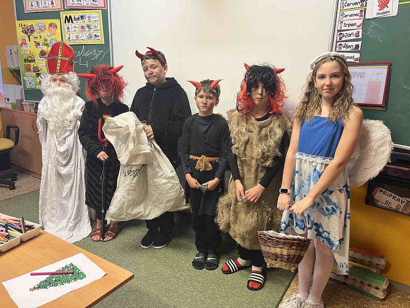 Mikuláš, anděl a čerti ve škole